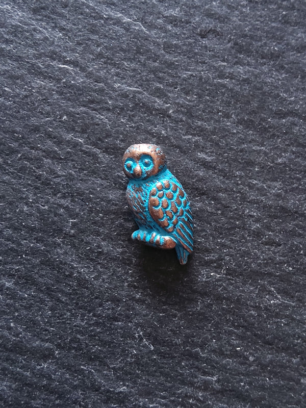 10 or 50 Antique Copper Tone Owl Beads With Blue Patina 8x16x5mm Hole: 1.4mm