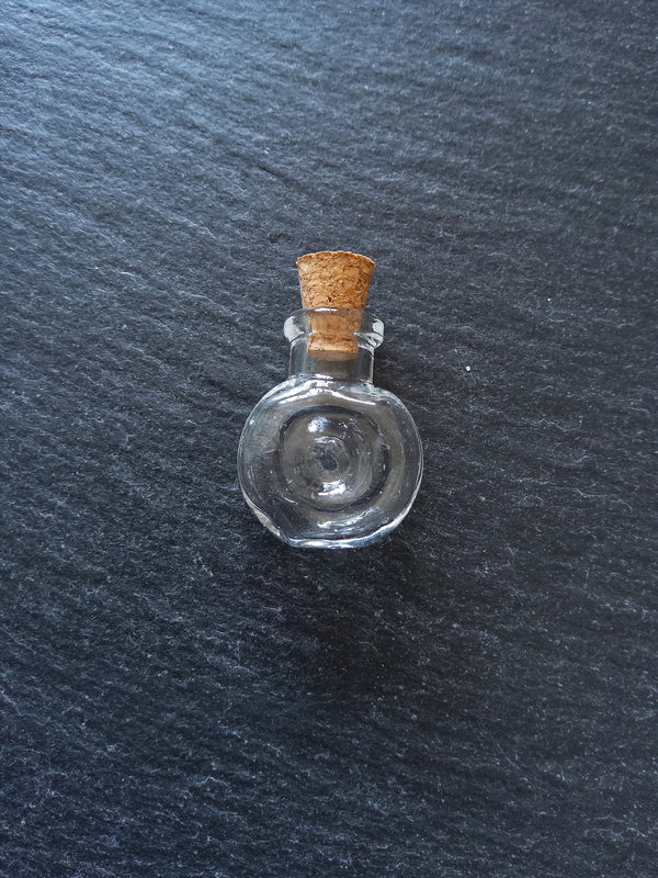2 or 10 Little Flat Round Clear Glass Bottles with Cork Stopper 1ml 25x20x11mm