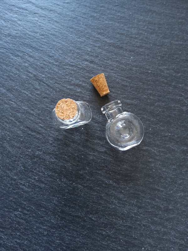 2 or 10 Little Flat Round Clear Glass Bottles with Cork Stopper 1ml 25x20x11mm