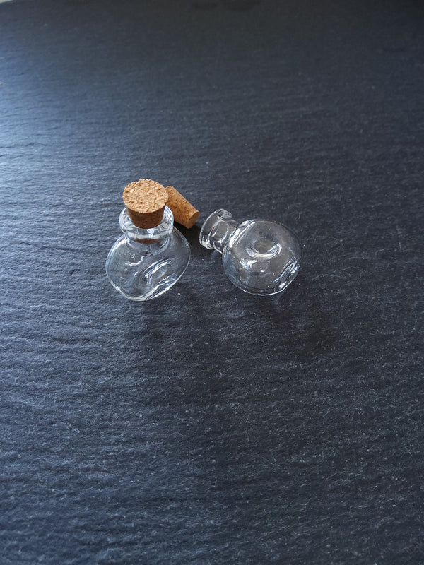 2 or 10 Little Flat Round Clear Glass Bottles with Cork Stopper 1ml 25x20x11mm
