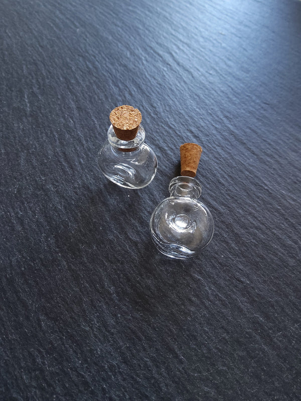 2 or 10 Little Flat Round Clear Glass Bottles with Cork Stopper 1ml 25x20x11mm