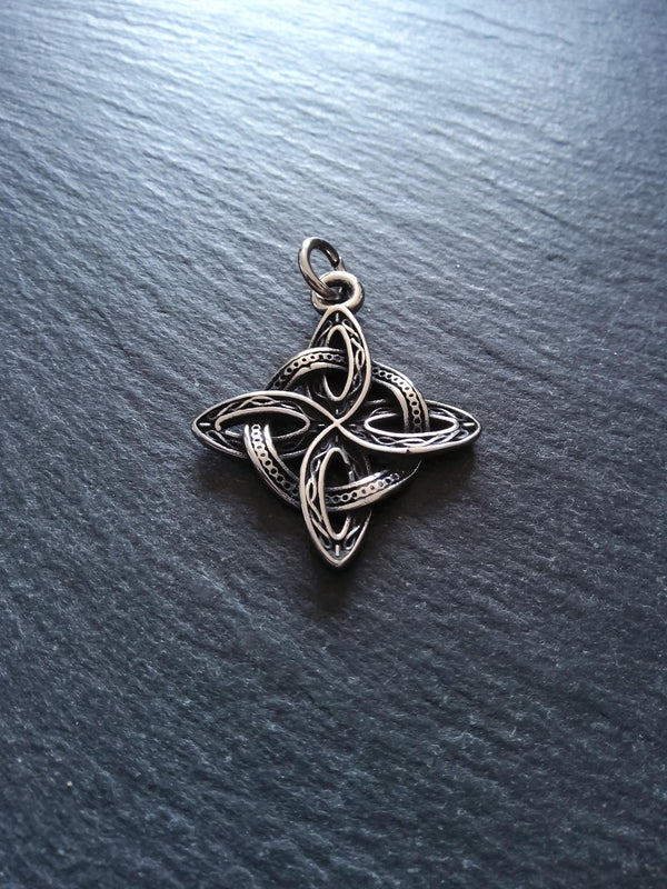 Stainless Steel Witches Knot Pendant 39x33x3mm