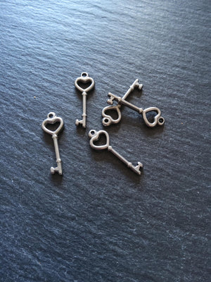 2 or 10 Stainless Steel Little Heart Key Charms 25x9x2mm Hole: 1.4mm