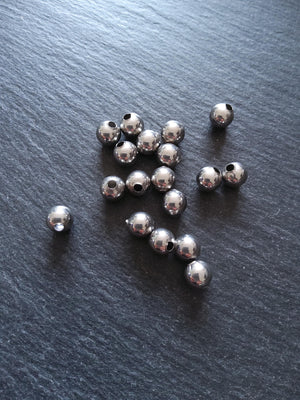 10 or 50 Stainless Steel 8mm Hollow Round Spacer Beads Non-Tarnish. Hole 2.9mm