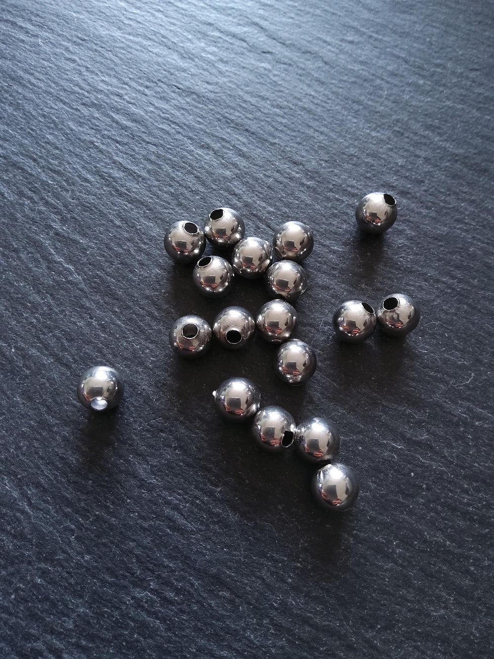 10 or 50 Stainless Steel 8mm Hollow Round Spacer Beads Non-Tarnish. Hole 2.9mm