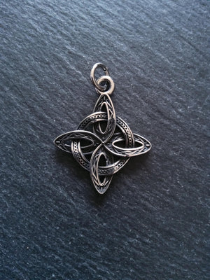 Stainless Steel Witches Knot Pendant 39x33x3mm