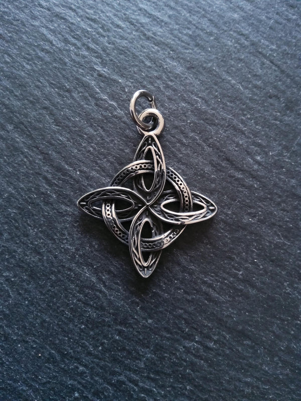 Stainless Steel Witches Knot Pendant 39x33x3mm