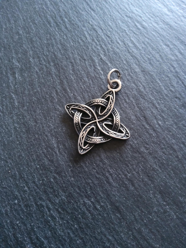 Stainless Steel Witches Knot Pendant 39x33x3mm