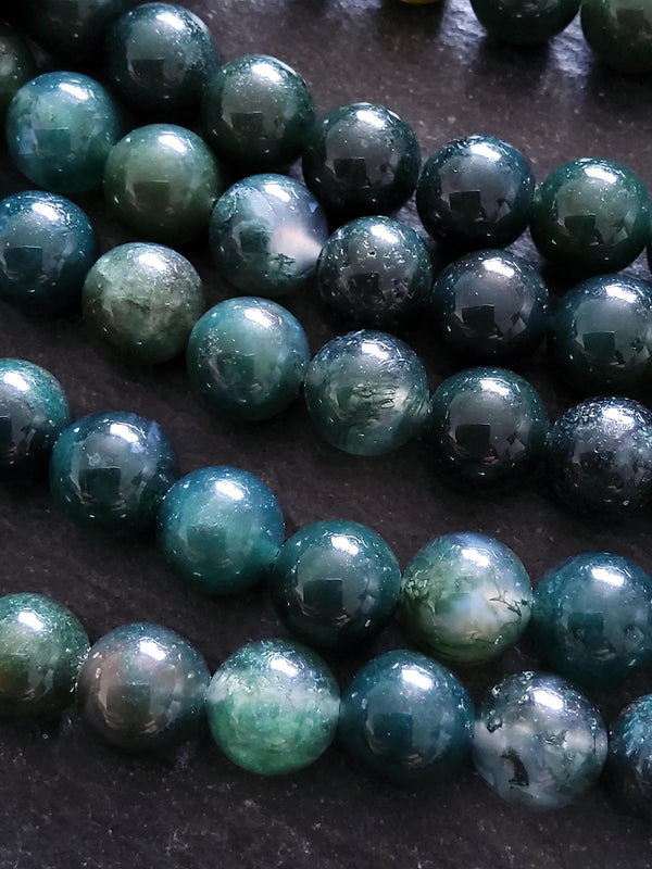 8.5mm Dark Green Moss Agate Natural Undyed Round Gemstone Beads. Full 15.7 inch Strand. Hole: 1mm