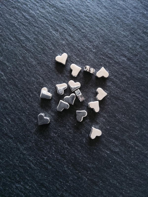 40 or 200 Bright Silver Plated Heart Beads 7x6x2.7mm Hole: 1.4mm