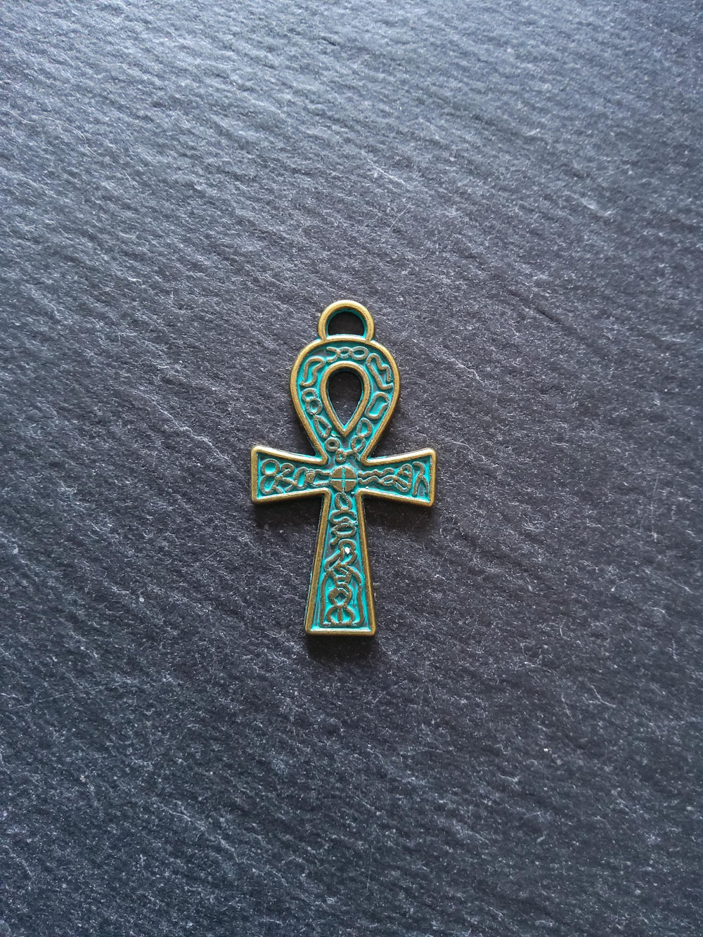 4 or 20 Ancient Egyptian Ankh Pendants Antique Bronze With Green Patina 37x21mm