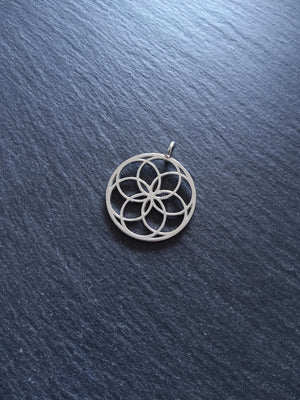 4 or 20 Seed of Life Pendants Antique Silver Tone Round 35x30mm