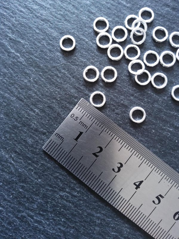 40 or 200 Jump Rings CLOSED Bright Silver Alloy 7mm Diameter 1mm (18 Gauge) Hole: 4.4mm