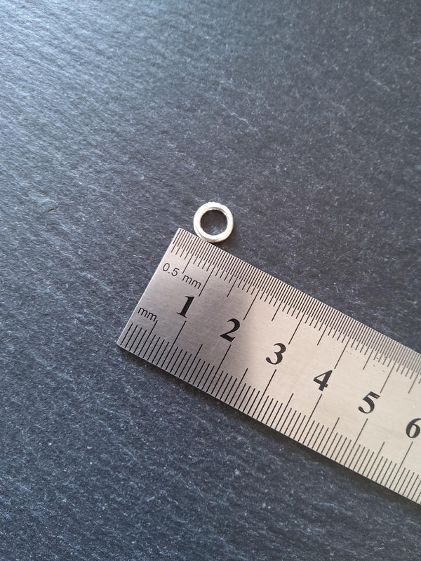 40 or 200 CLOSED 8mm Jump Rings Silver Plated Alloy Strong 1.5mm (19 gauge) Wide 8x1.5x1.4mm