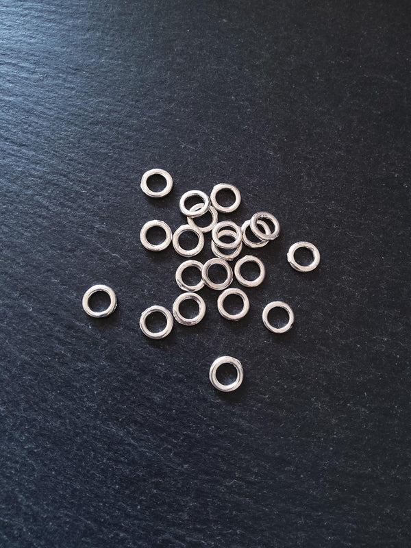 40 or 200 CLOSED 8mm Jump Rings Silver Plated Alloy Strong 1.5mm (19 gauge) Wide 8x1.5x1.4mm
