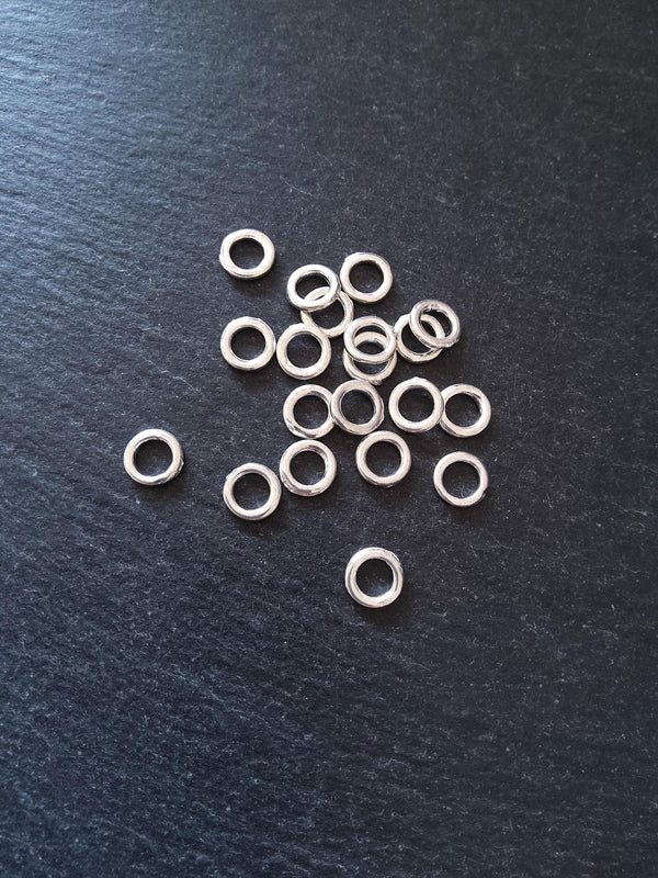 40 or 200 CLOSED 8mm Jump Rings Silver Plated Alloy Strong 1.5mm (19 gauge) Wide 8x1.5x1.4mm
