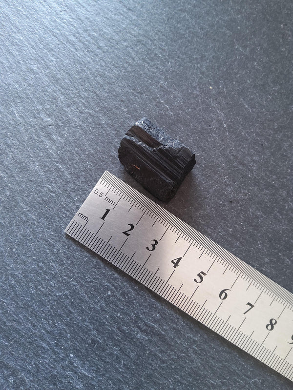 5 Raw Natural Tourmaline Crystal Pieces Average: 20x15x15mm