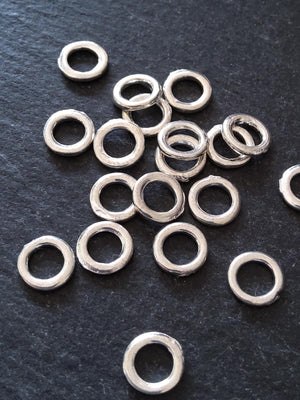 40 or 200 CLOSED 8mm Jump Rings Silver Plated Alloy Strong 1.5mm (19 gauge) Wide 8x1.5x1.4mm