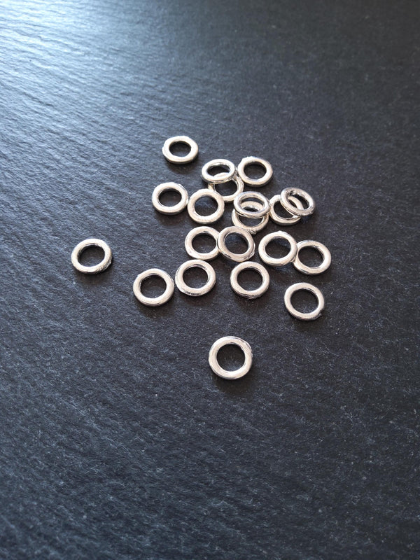 40 or 200 CLOSED 8mm Jump Rings Silver Plated Alloy Strong 1.5mm (19 gauge) Wide 8x1.5x1.4mm