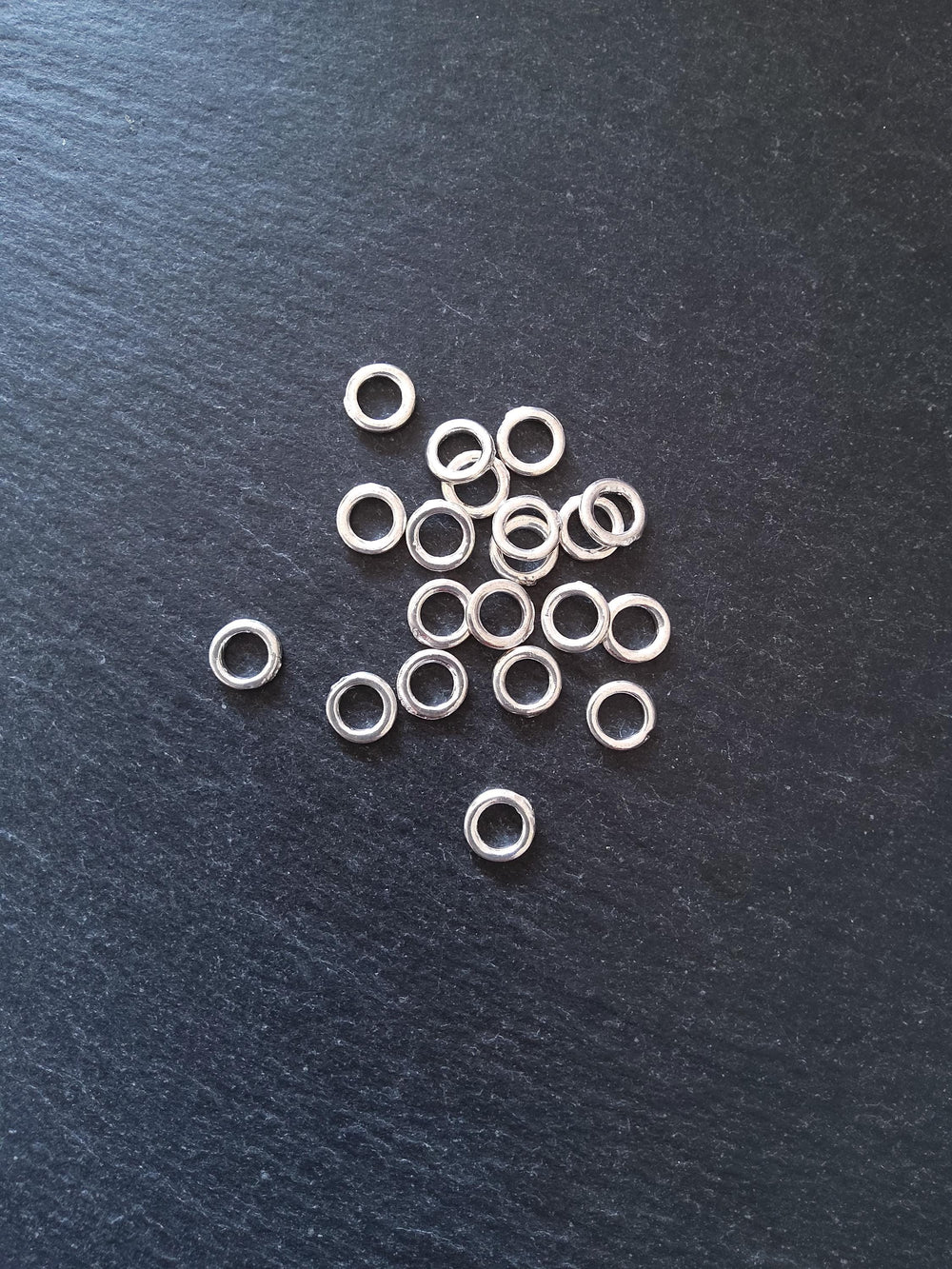 40 or 200 CLOSED 8mm Jump Rings Silver Plated Alloy Strong 1.5mm (19 gauge) Wide 8x1.5x1.4mm