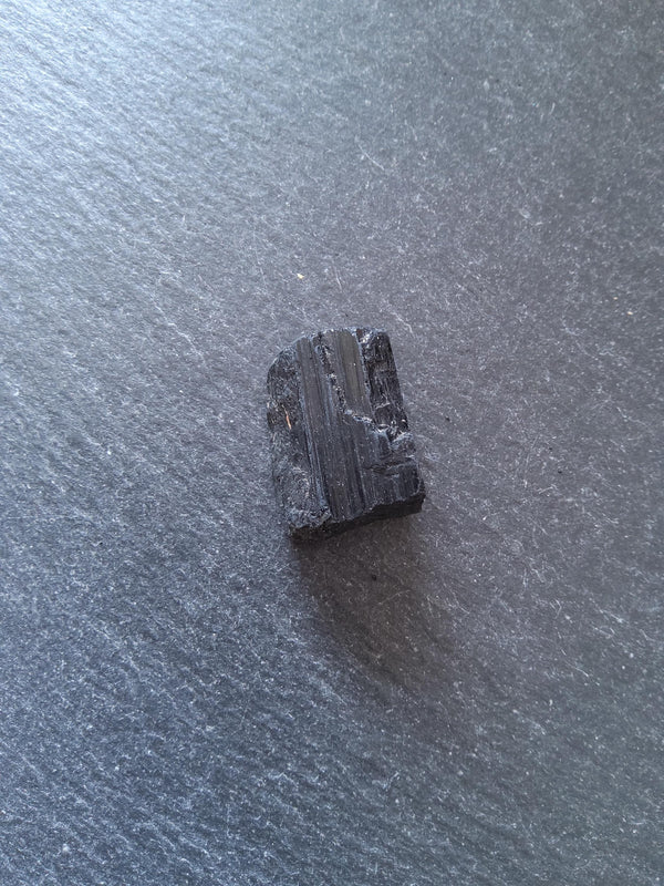5 Raw Natural Tourmaline Crystal Pieces Average: 20x15x15mm