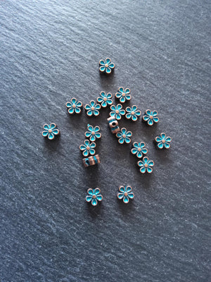 20 or 100 Flower Beads Antique Copper with Blue Patina 7x6.5x3.3mm Hole: 1.2mm
