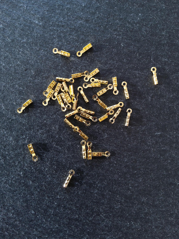 60 or 300 Gold Plated Brass Folding Crimp Ends 7.5x2.5mm For 1mm Cord. Hole: 1mm