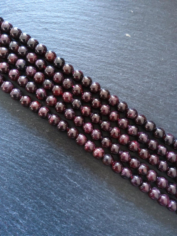 7.7mm Natural Garnet Round Undyed Gemstone Beads. Full 15 inch Strand Hole: 1mm (IMPERFECT)