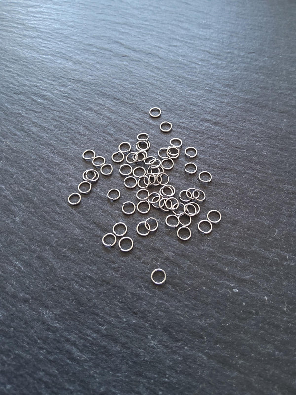 200 Stainless Steel 4mm Jump Rings 0.5mm (24 Gauge) - ContentedCatz