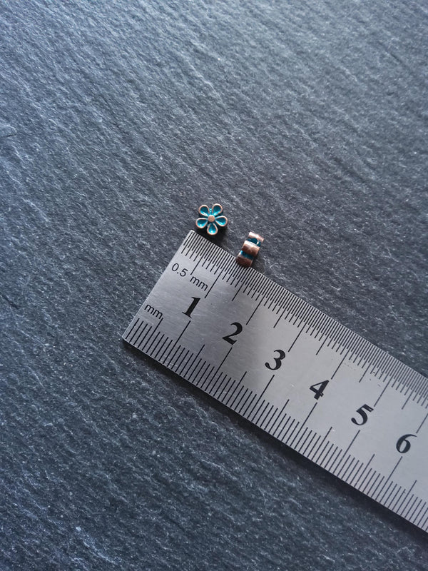 20 or 100 Flower Beads Antique Copper with Blue Patina 7x6.5x3.3mm Hole: 1.2mm