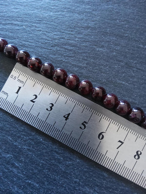 7.7mm Natural Garnet Round Undyed Gemstone Beads. Full 15 inch Strand Hole: 1mm (IMPERFECT)