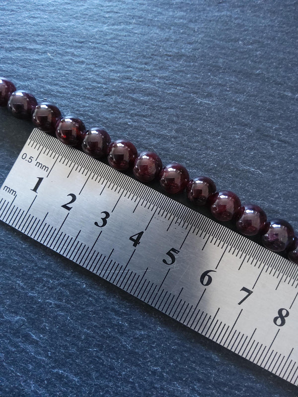 7.7mm Natural Garnet Round Undyed Gemstone Beads. Full 15 inch Strand Hole: 1mm (IMPERFECT)