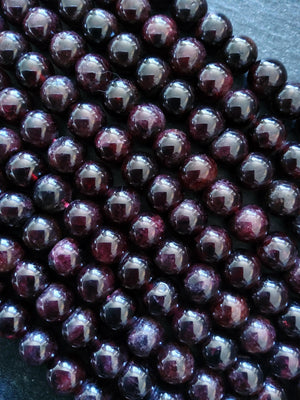 7.7mm Natural Garnet Round Undyed Gemstone Beads. Full 15 inch Strand Hole: 1mm (IMPERFECT)