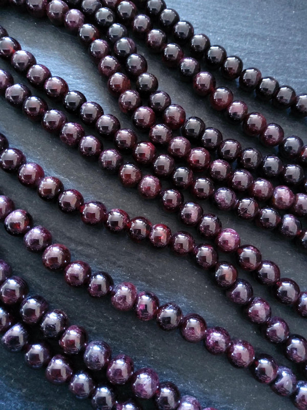 7.7mm Natural Garnet Round Undyed Gemstone Beads. Full 15 inch Strand Hole: 1mm (IMPERFECT)