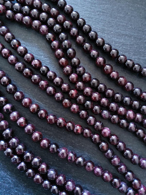 7.7mm Natural Garnet Round Undyed Gemstone Beads. Full 15 inch Strand Hole: 1mm (IMPERFECT)