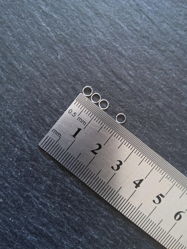 200 Stainless Steel 4mm Jump Rings 0.5mm (24 Gauge) - ContentedCatz