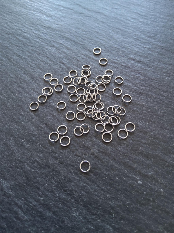 200 Stainless Steel 4mm Jump Rings 0.5mm (24 Gauge) - ContentedCatz