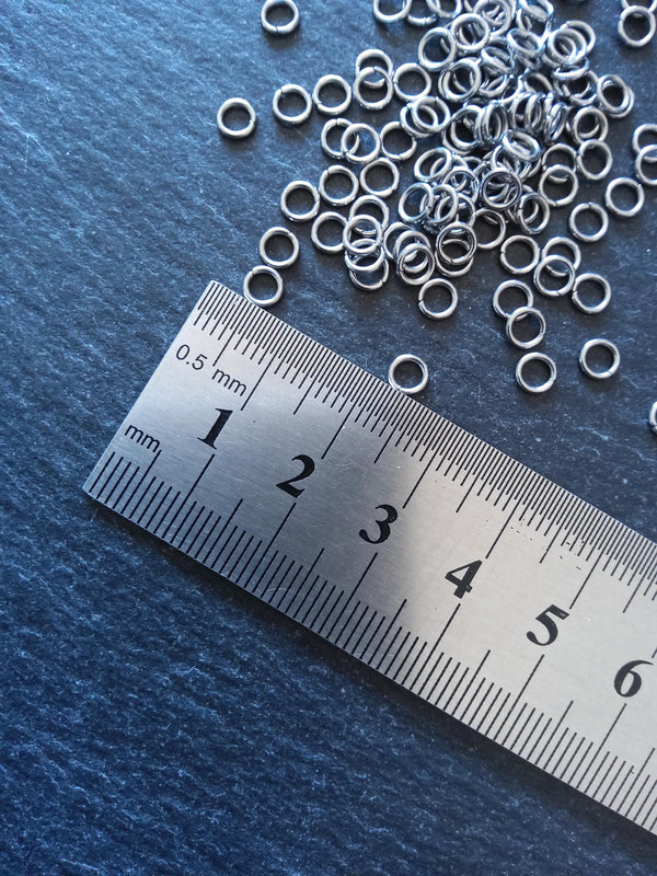 200 or 1000 Stainless Steel 4.5mm Jump Rings 0.8mm (20 Gauge) Hole: 2.8mm - ContentedCatz