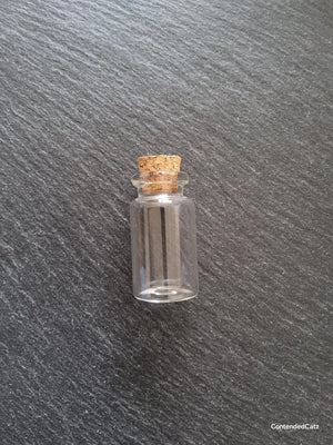 5 Little Glass Bottles 8ml with Cork Stoppers 40x22mm