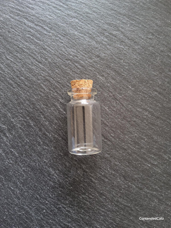 5 Little Glass Bottles 8ml with Cork Stoppers 40x22mm