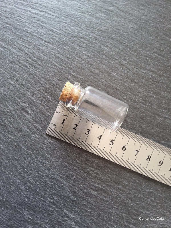 5 Little Glass Bottles 8ml with Cork Stoppers 40x22mm
