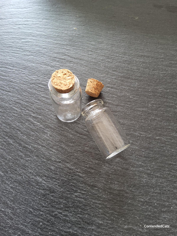 5 Little Glass Bottles 8ml with Cork Stoppers 40x22mm
