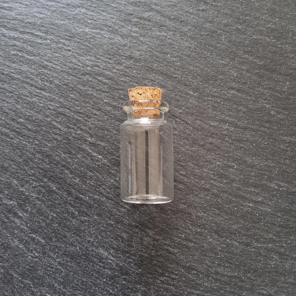 5 Little Glass Bottles 8ml with Cork Stoppers 40x22mm