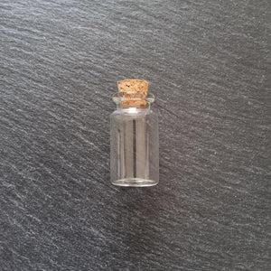 5 Little Glass Bottles 8ml with Cork Stoppers 40x22mm