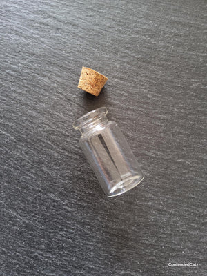 5 Little Glass Bottles 8ml with Cork Stoppers 40x22mm