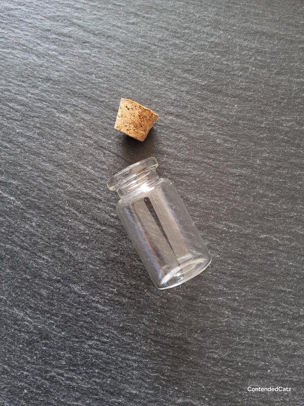 5 Little Glass Bottles 8ml with Cork Stoppers 40x22mm