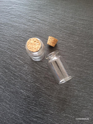 5 Little Glass Bottles 8ml with Cork Stoppers 40x22mm