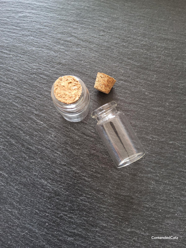 5 Little Glass Bottles 8ml with Cork Stoppers 40x22mm